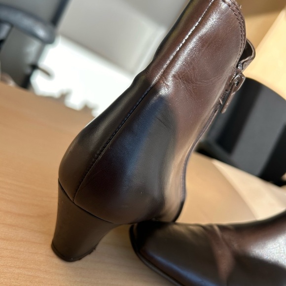 Amalfi by Rangoni leather 7.5 lux deep brown boots a symmetrical side zip - Picture 3 of 14